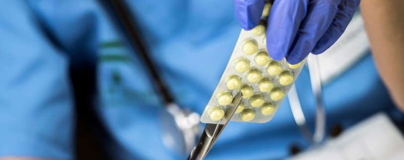 Dose personalizzata in farmacia. Farmaci in buste singole sono supporto al paziente ed evitano sprechi