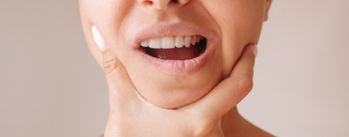 Dolore post-estrazione: efficacia sovrapponibile tra farmaci analgesici oppioidi e non oppioidi