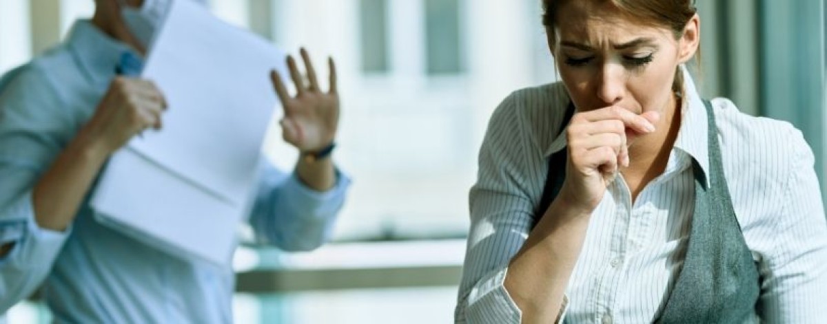 Trasmissione influenza: tosse, ventilazione ambiente e immunità fattori chiave del contagio