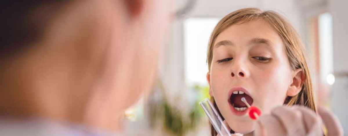 Test streptococco, tamponi rapidi in farmacia: triage per uso corretto degli antibiotici