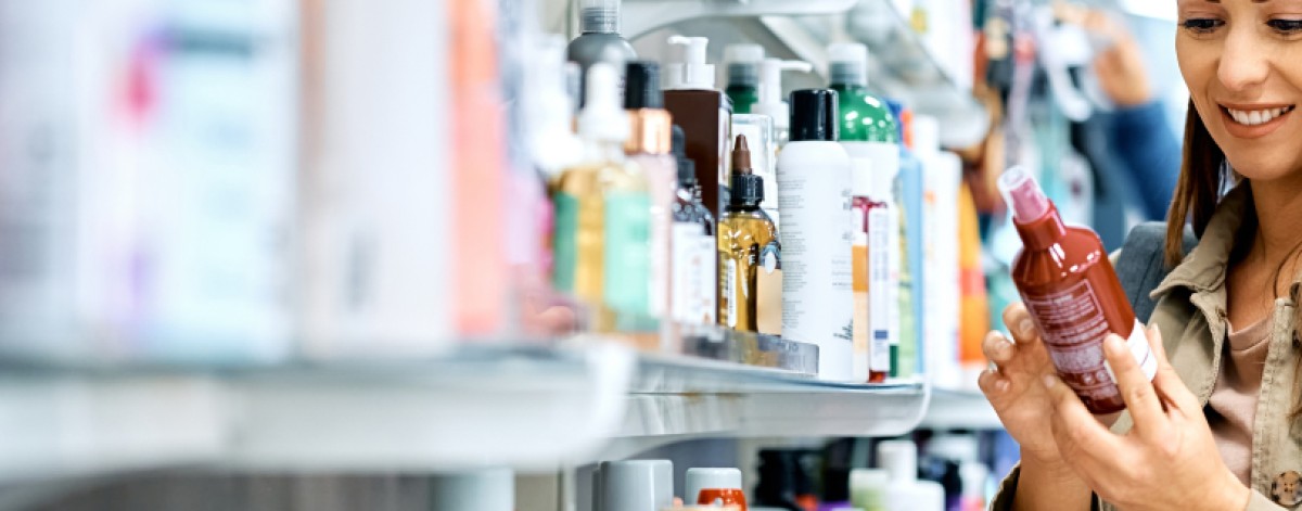 Cosmetici, in vigore nuovo regolamento: stop a prodotti non conformi in scaffale e magazzino. Ecco cosa si rischia