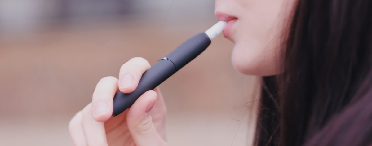 Dipendenza da nicotina: in crescita consumi di e-cig, tabacco riscaldato e pouches tra adolescenti 