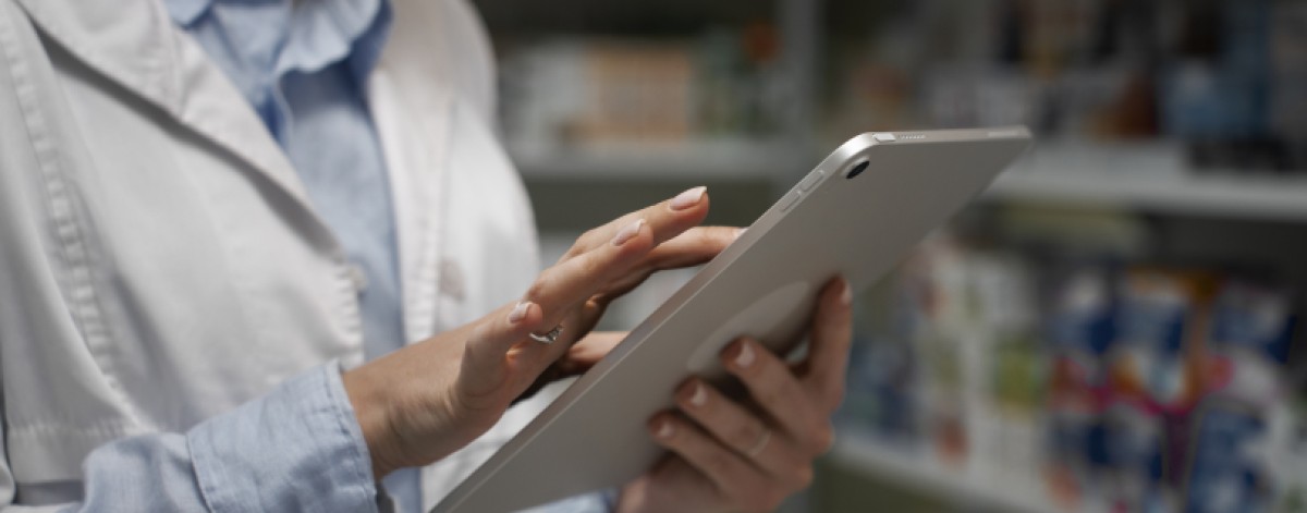 farmacista farmacia tablet digitale