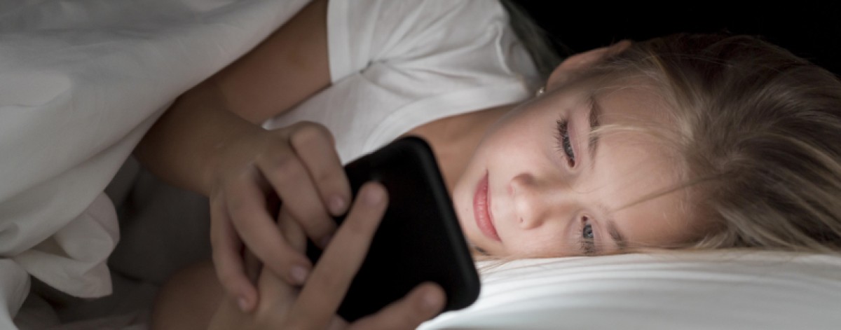 Ragazzi a rischio dipendenze da social e gaming: i dati Iss. La Francia vieta social agli under 15