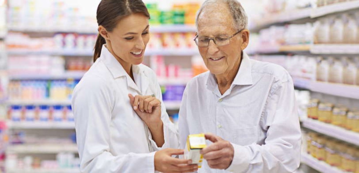 Farmaci da banco e anziani, ecco come disposizione e avvisi sugli scaffali favoriscono scelte più sicure