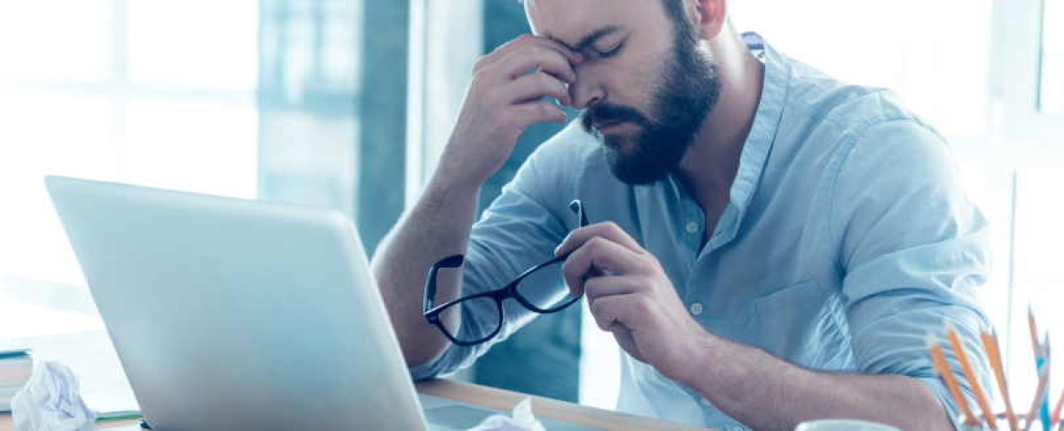 stress lavoro computer cefalea dolore