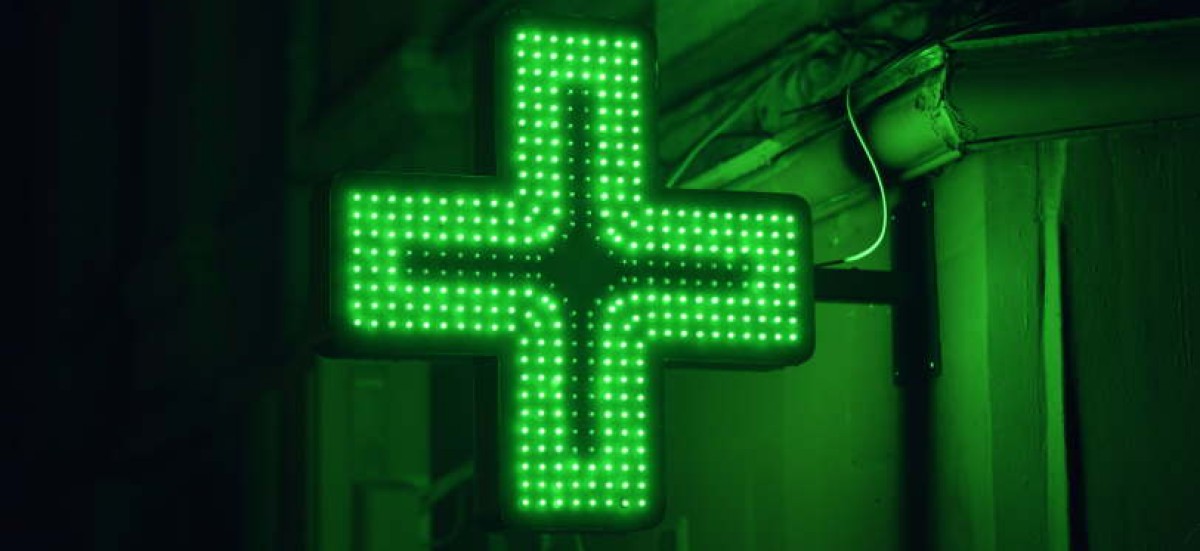 croce verde notte